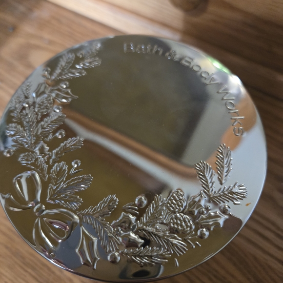 Bath & Body Works 'Tis The Season 3-wick Candle - Picture 3 of 3